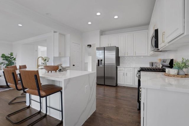 6085 Grand View Way, Suwanee, GA 30024