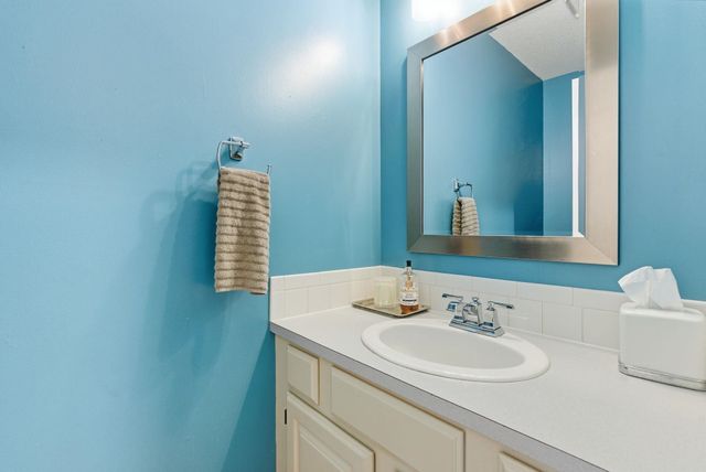 10022 W Yosemite Ct, Wichita, KS 67215