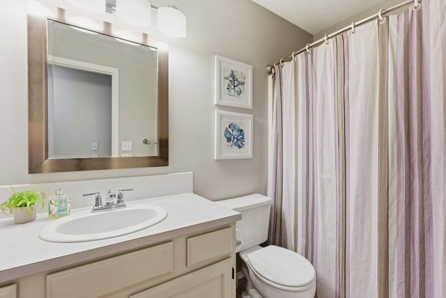 10022 W Yosemite Ct, Wichita, KS 67215