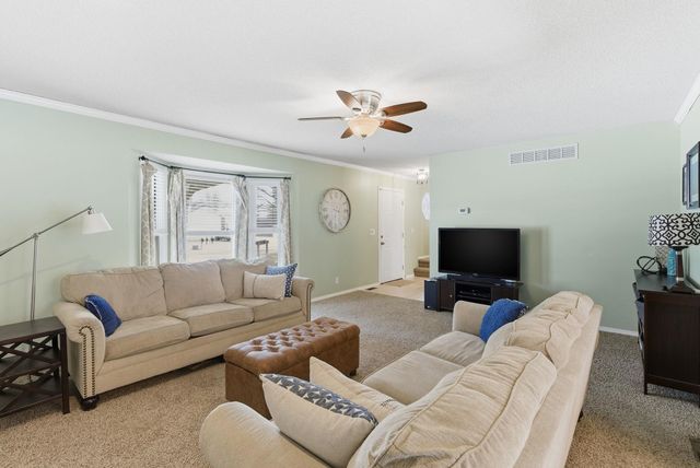 10022 W Yosemite Ct, Wichita, KS 67215