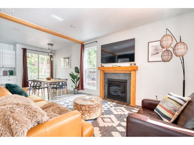 21121 E MOUNTAIN CREEK Cir, Rhododendron, OR 97049