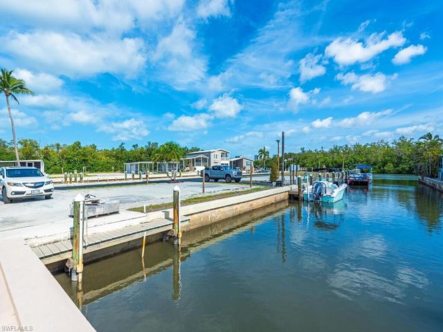 777 Walkerbilt RD # 17, Naples, FL 34110