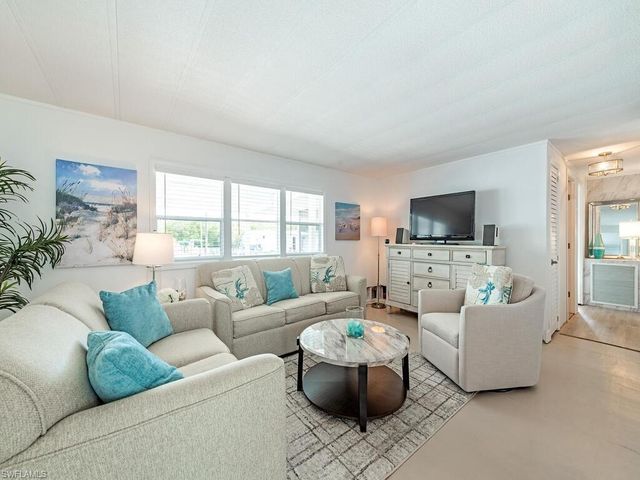 777 Walkerbilt RD # 17, Naples, FL 34110