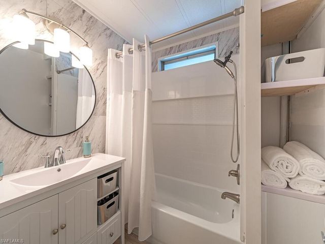 777 Walkerbilt RD # 17, Naples, FL 34110