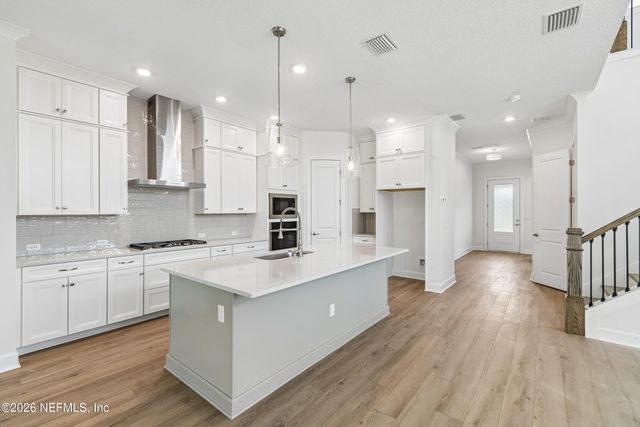12157 MARIPOSA Avenue, Jacksonville, FL 32256