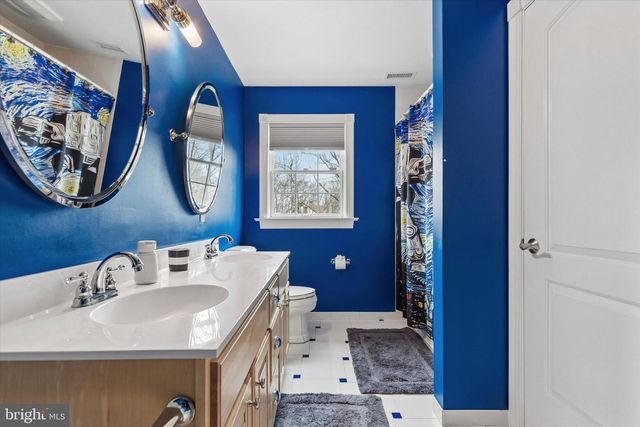 414 FALLOWFIELD LN, Harleysville, PA 19438