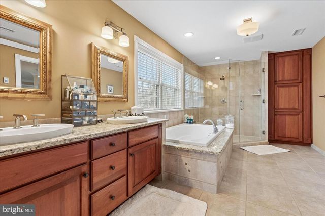 414 FALLOWFIELD LN, Harleysville, PA 19438