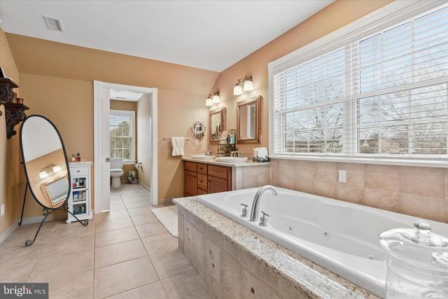 414 FALLOWFIELD LN, Harleysville, PA 19438