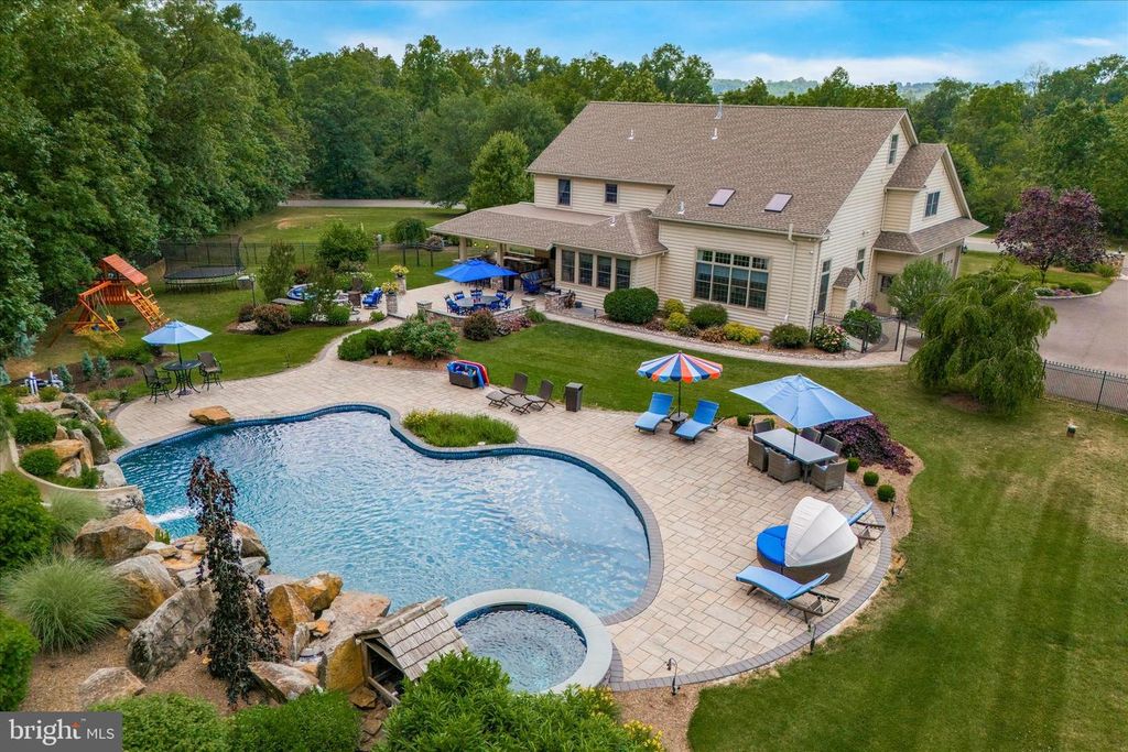 414 FALLOWFIELD LN, Harleysville, PA 19438