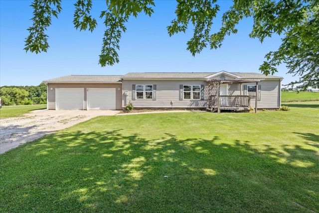 1195 Forest Home Road, Montezuma, IA 50171