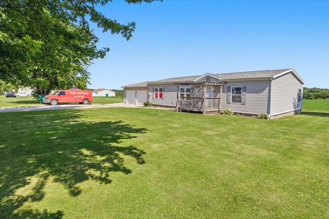1195 Forest Home Road, Montezuma, IA 50171