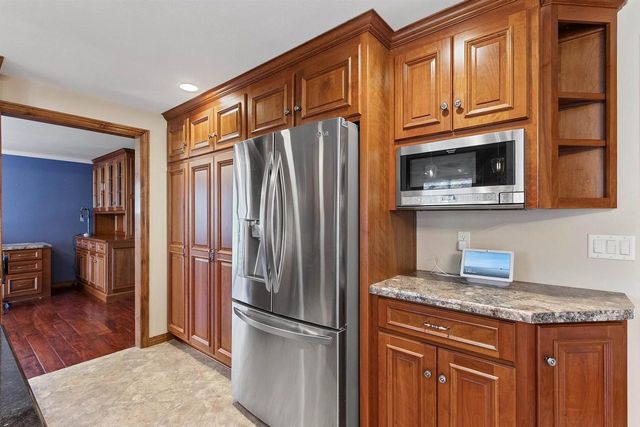 910 PINE RIDGE DRIVE, Green Bay, WI 54311