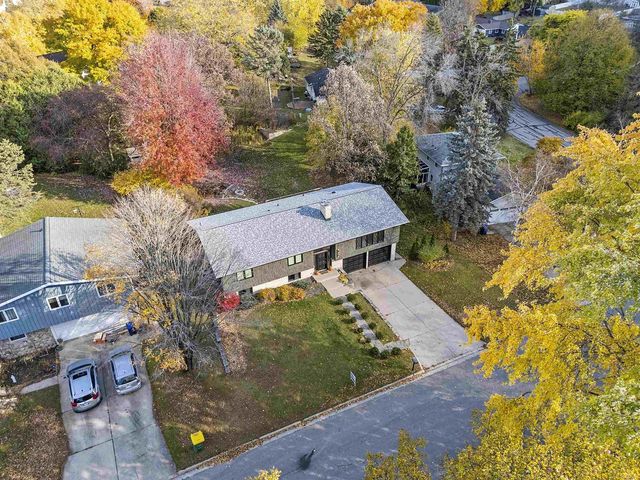 910 PINE RIDGE DRIVE, Green Bay, WI 54311