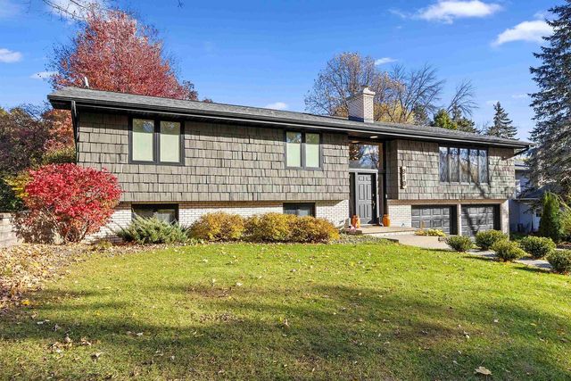 910 PINE RIDGE DRIVE, Green Bay, WI 54311