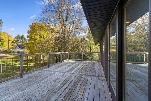 910 PINE RIDGE DRIVE, Green Bay, WI 54311