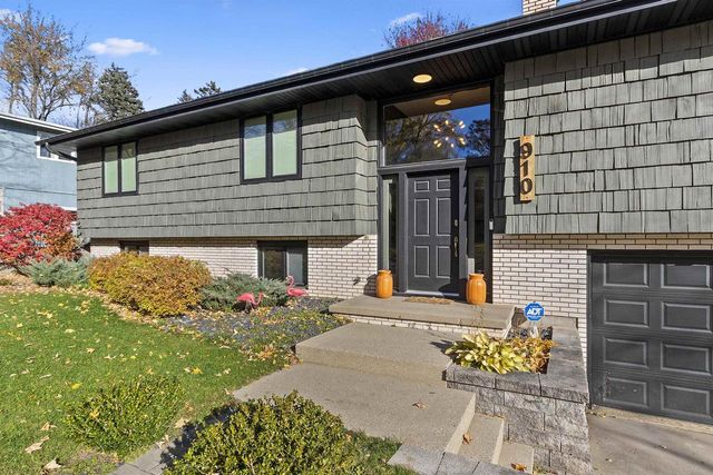 910 PINE RIDGE DRIVE, Green Bay, WI 54311