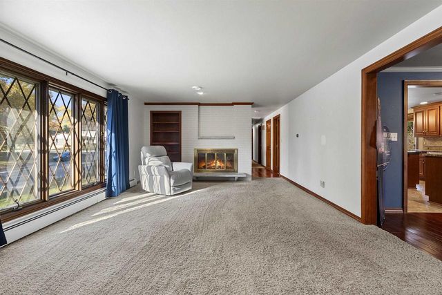 910 PINE RIDGE DRIVE, Green Bay, WI 54311