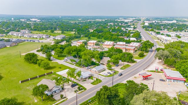 105 S Hawthorne Street, Granbury, TX 76048