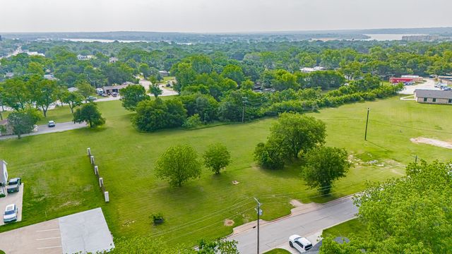 105 S Hawthorne Street, Granbury, TX 76048