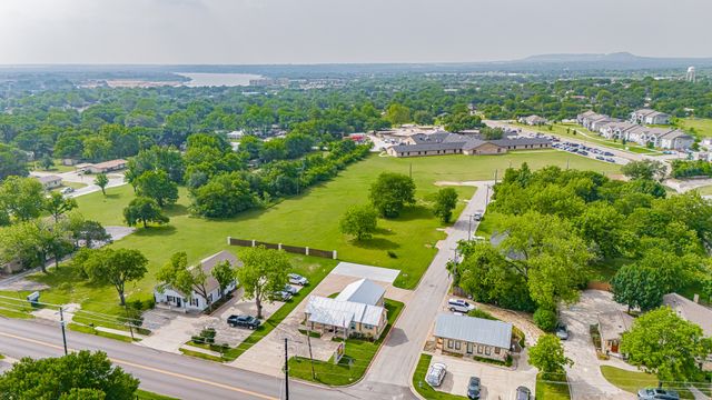 105 S Hawthorne Street, Granbury, TX 76048