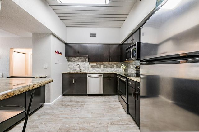 2410 W AZEELE STREET 220, Tampa, FL 33609