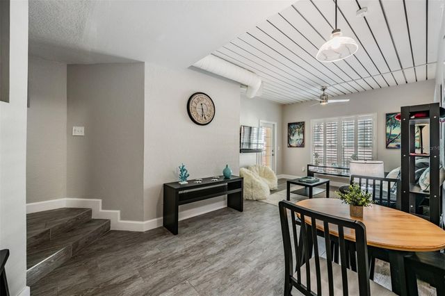 2410 W AZEELE STREET 220, Tampa, FL 33609