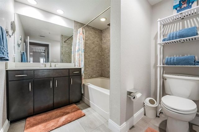 2410 W AZEELE STREET 220, Tampa, FL 33609