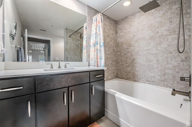 2410 W AZEELE STREET 220, Tampa, FL 33609