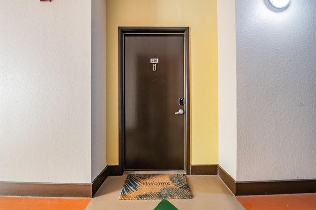 2410 W AZEELE STREET 220, Tampa, FL 33609