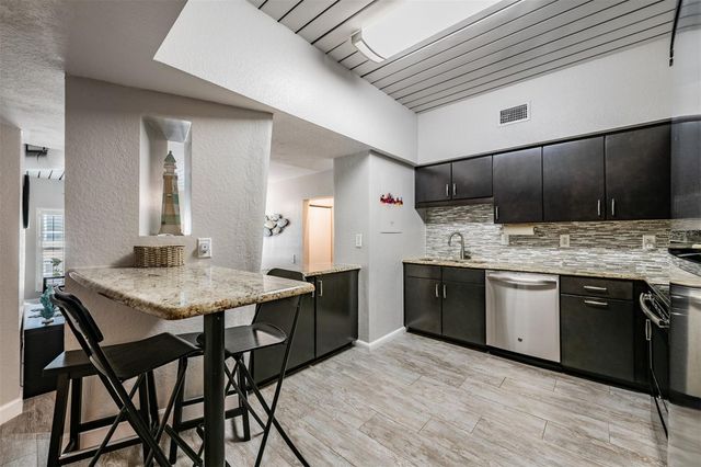 2410 W AZEELE STREET 220, Tampa, FL 33609