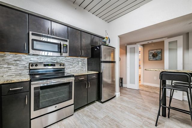 2410 W AZEELE STREET 220, Tampa, FL 33609