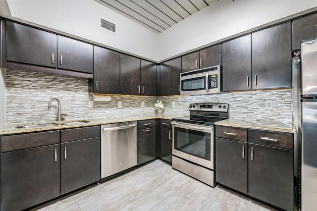 2410 W AZEELE STREET 220, Tampa, FL 33609