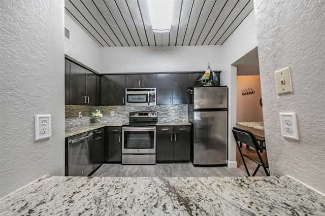 2410 W AZEELE STREET 220, Tampa, FL 33609