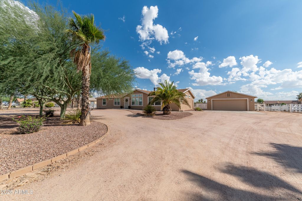 10037 E TWIN SPURS Lane, Florence, AZ 85132 — exterior