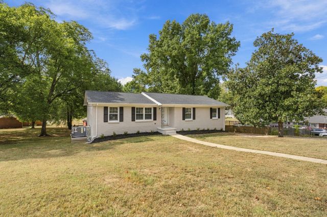 1308 Bagley Dr, Fayetteville, TN 37334