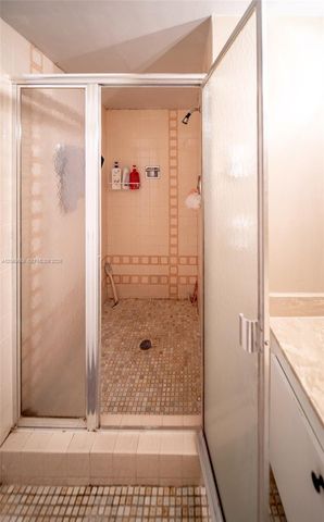2500 Parkview Dr 517, Hallandale Beach, FL 33009