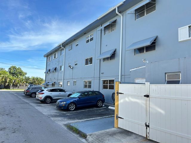 515 S Crescent Drive 107, Hollywood, FL 33021
