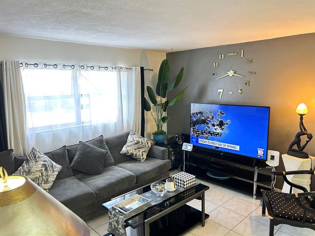 515 S Crescent Drive 107, Hollywood, FL 33021