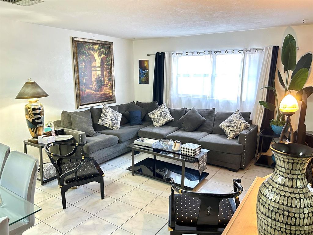 515 S Crescent Drive 107, Hollywood, FL 33021