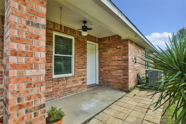 10331 Whisper Bluff Drive, Humble, TX 77396