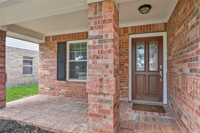 10331 Whisper Bluff Drive, Humble, TX 77396