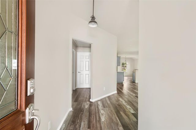 10331 Whisper Bluff Drive, Humble, TX 77396