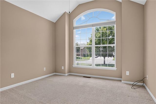 10141 N Lane Drive, Kansas City, MO 64157