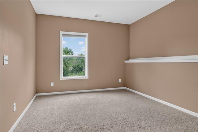 10141 N Lane Drive, Kansas City, MO 64157
