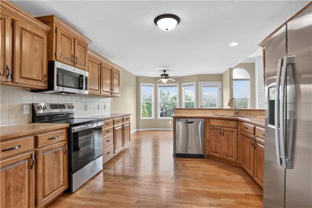 10141 N Lane Drive, Kansas City, MO 64157