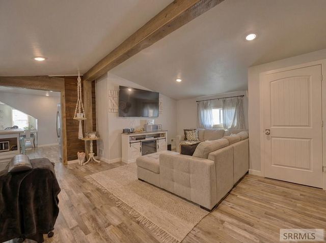 3275 E 650 N, Menan, ID 83434