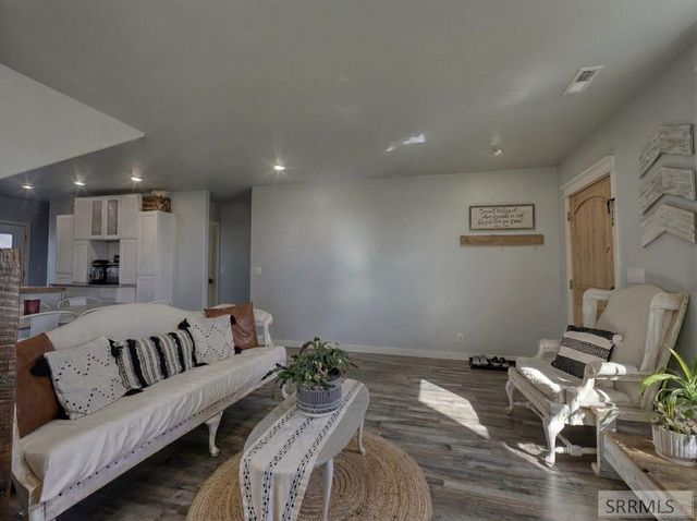 3275 E 650 N, Menan, ID 83434