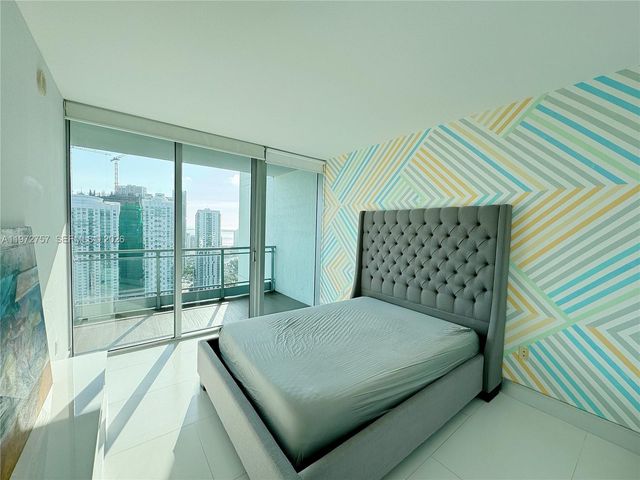 92 SW 3rd St 3912, Miami, FL 33130