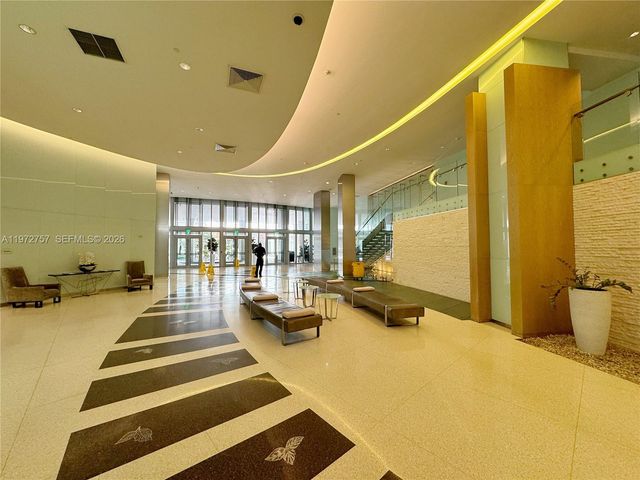 92 SW 3rd St 3912, Miami, FL 33130