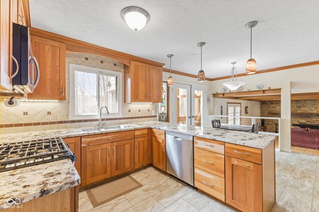 957 Sleepy Hollow Court, Greenwood, IN 46142